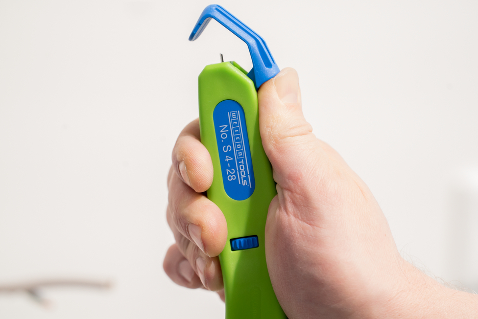 Cable Stripper No. S 4 - 28 Green Line | Sustainable stripping tool I with retractable hook blade I working range 4 - 28 mm Ø